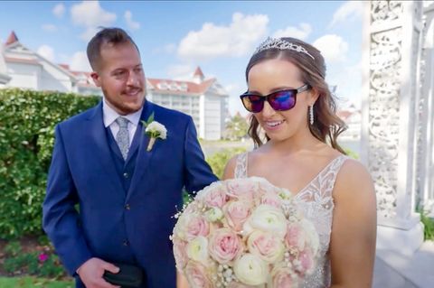Ein Traum wird wahr: Farbenblinde Braut sieht bei ihrer Hochzeit das erste Mal Farben