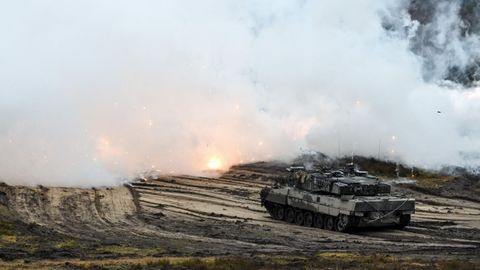 Leopard-2-Panzer der Bundeswehr während einer Übung