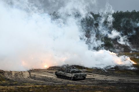 Leopard-2-Panzer der Bundeswehr während einer Übung