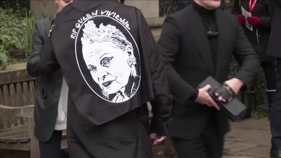 Video: Trauer in London: Freunde und Modefans erinnern an Vivienne Westwood