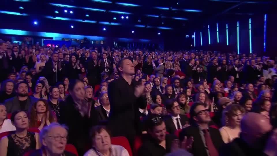 Video: Berlinale: Stehender Applaus für Selenskyj Video: Berlinale: Stehender Applaus für Selenskyj