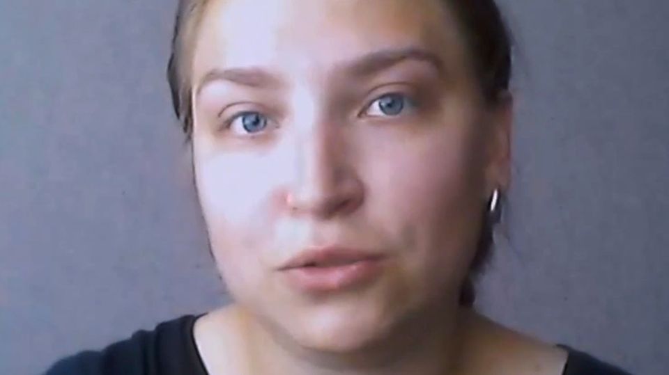"Mein Sohn nimmt seine Mütze ab, und alle seine Haare sind grau. Das Kind ist erst acht Jahre alt" 
