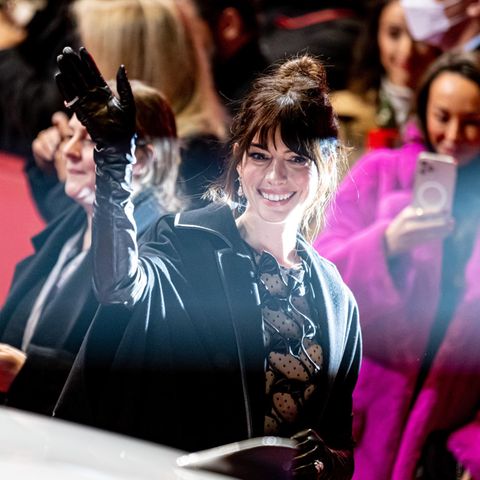 Hollywoodstar Anne Hathaway kommt auf dem roten Teppich zur Berlinale an