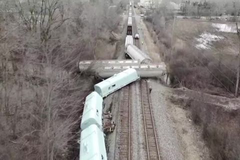 Video: Chemikalien an Bord: weiterer Güterzug in den USA entgleist