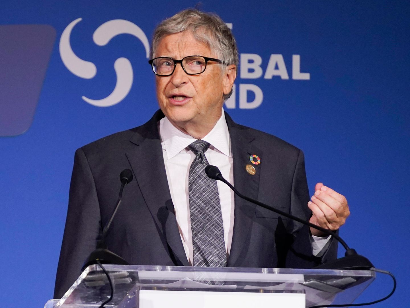 Bill Gates erklrt, wie KI die Welt verndern wird  und wo die Gefahren  liegen | STERN.de