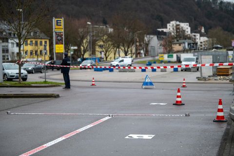 Am Tag nach den Übergriffen auf die Polizei machte sich die Spurensicherung in Trier an die Arbeit