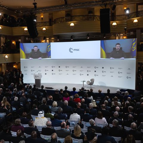 München: Wolodymyr Selenskyj, Präsident der Ukraine, nimmt per Videoschalte an der Sicherheitskonferenz teil.