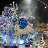 Karneval in Brasilien. Ein geschmückter Wagen