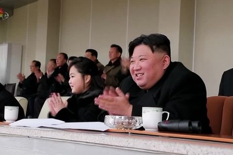 Video: Nordkorea: Seltene Bilder von Kim mit Tochter