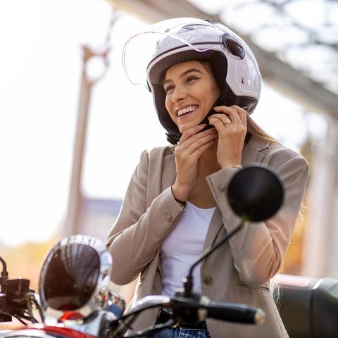 Führerschein: Frau auf Motorrad