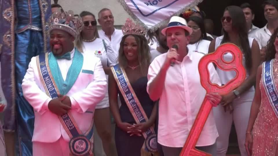 Video: Karneval in Rio: König Momo und der Schlüsselmoment Video: Karneval in Rio: König Momo und der Schlüsselmoment