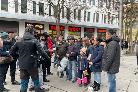 "Ich möchte einfach wie normale Leute leben", sagt Herr Pham vor Journalisten in Chemnitz