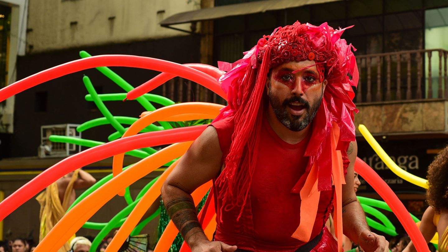 Karneval Rio Mann tanzt