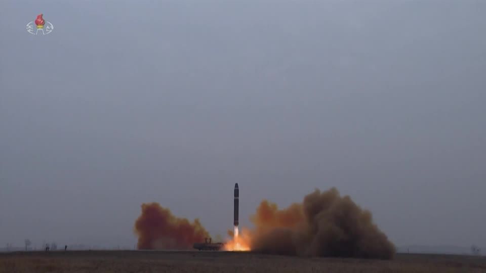 Video: Nordkorea testet Langstreckenrakete vor Manövern der USA und Südkoreas Video: Nordkorea testet Langstreckenrakete vor Manövern der USA und Südkoreas