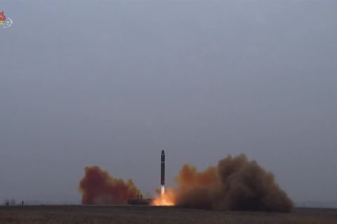 Video: Nordkorea testet Langstreckenrakete vor Manövern der USA und Südkoreas