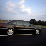 Eine Nummer größer geht es mit der ersten C-Klasse weiter. Der Mercedes-Klassiker kam 1993 zum ersten Mal auf den Markt.