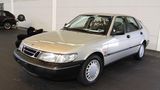 Etwas exotischer war der Saab 900 2. Hier steht er auf einer Gebrauchtwagen-Messe.