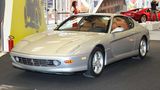 Sportlich geht es weiter: Der Ferrari 456 GT sieht immer noch modern aus, wird aber bereits 30 Jahre alt.