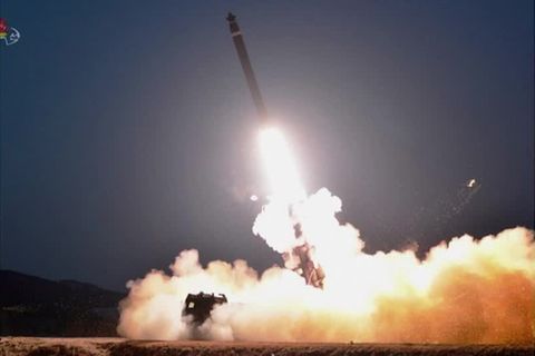 Video: Nordkorea feuert mehrere ballistische Raketen ab