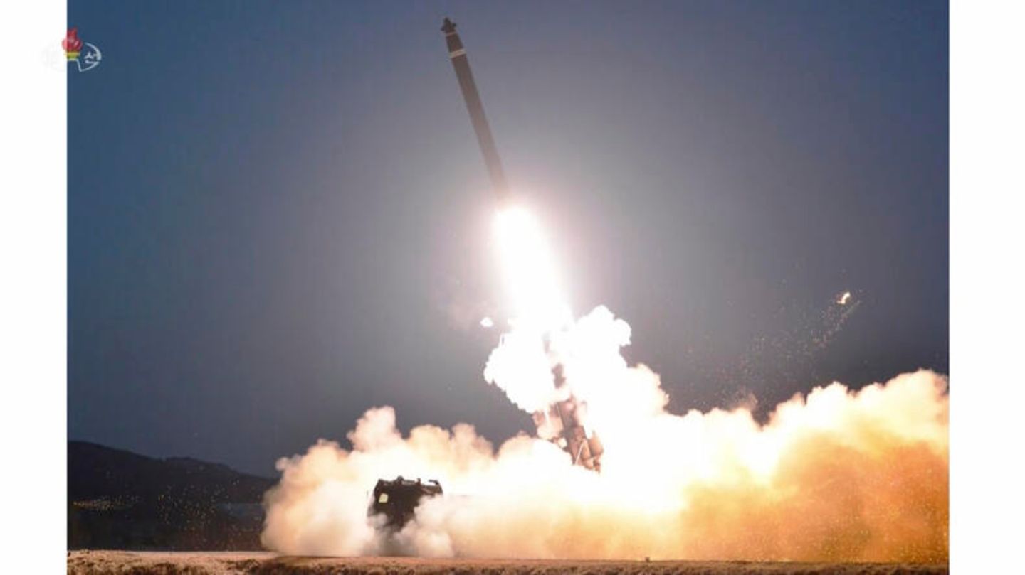 Nordkorea: Eine Rakete wird abgeschossen