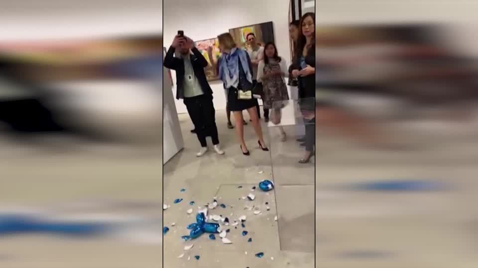 Video: 42.000-Dollar-Skulptur von Jeff Koons zerstört