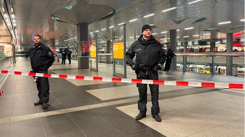 Bundespolizei am Berliner Hauptbahnhof nach dem Schuss auf eine jugendliche mutmaßliche Ladendiebin