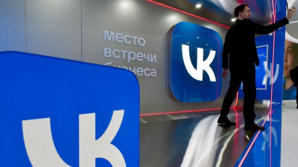 Russland: Ein Schild von "VKontakte"