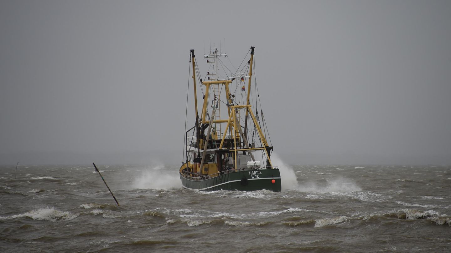 Ein Kutter vor Dagebüll. Seefahrer müssen bald auf den Seewetterbericht im Deutschlandfunk verzichten.