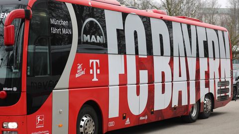 Der Mannschaftsbus des FC Bayern