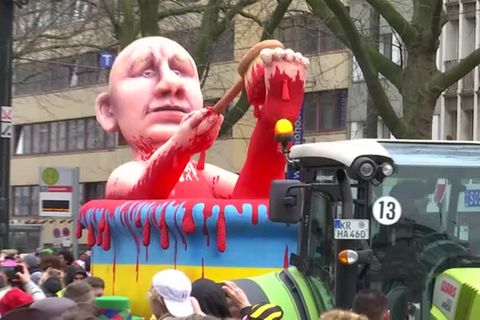 Video: Die Politik aufs Korn genommen - Rosenmontag in Düsseldorf