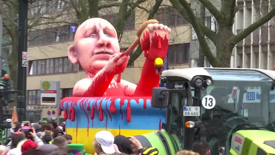 Video: Die Politik aufs Korn genommen - Rosenmontag in Düsseldorf