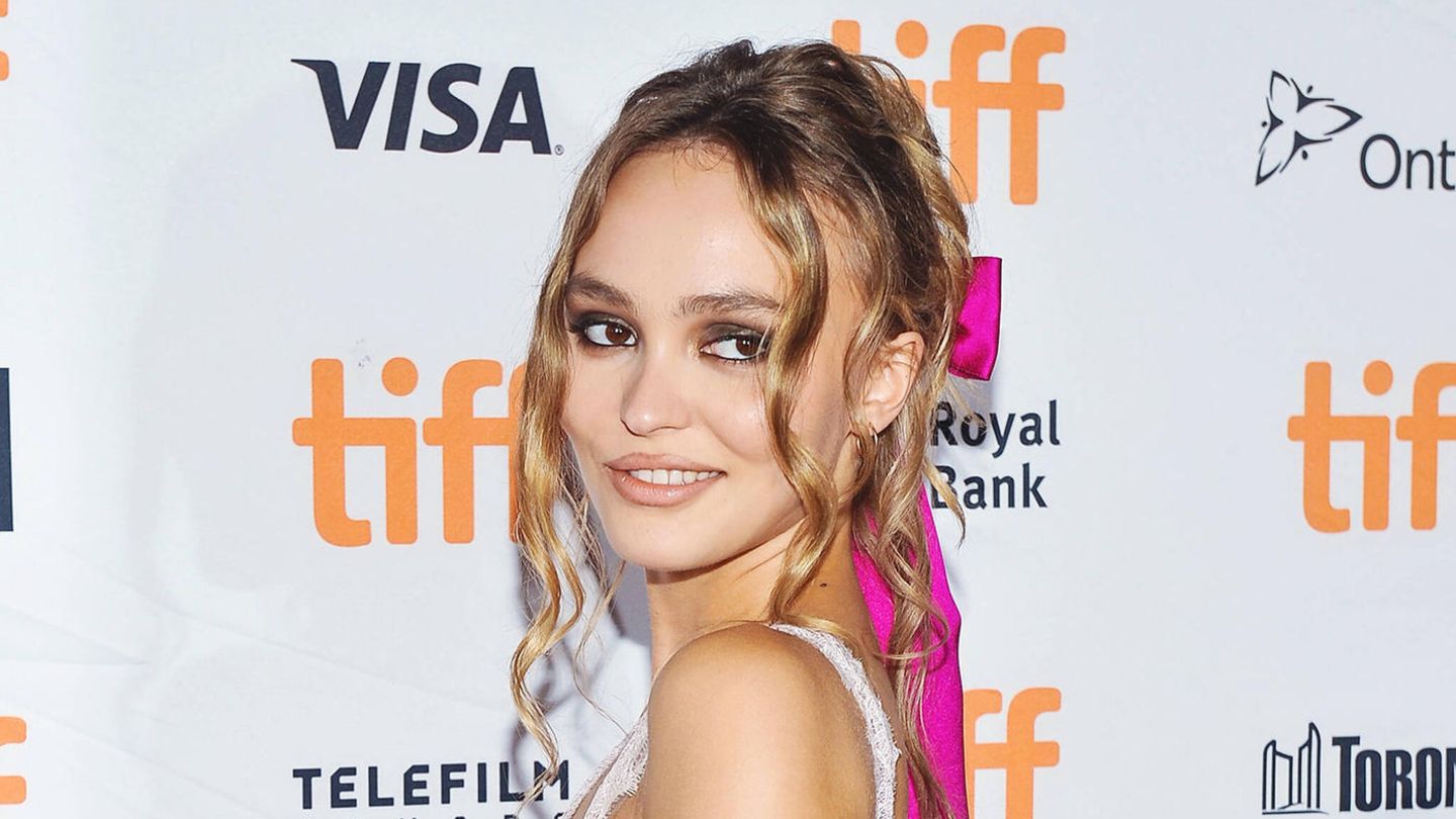 Lily-Rose Depp takes off her covers for a photo shoot