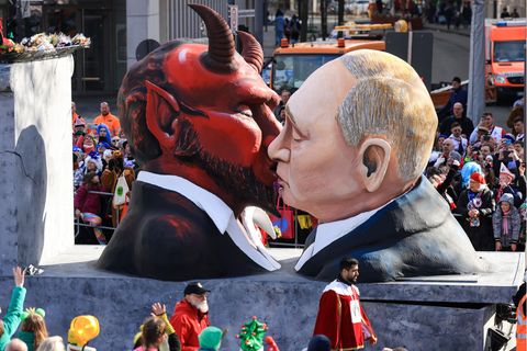 Fastnacht- und Karnevalsfieber: "Wir reißen hier alles ab":  So wild und politisch feiert Deutschland die fünfte Jahreszeit