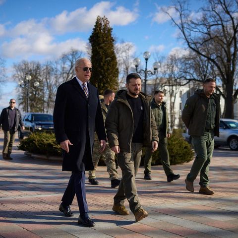 Joe Biden (l.) und Wolodymyr Selenskyj in Kiew.