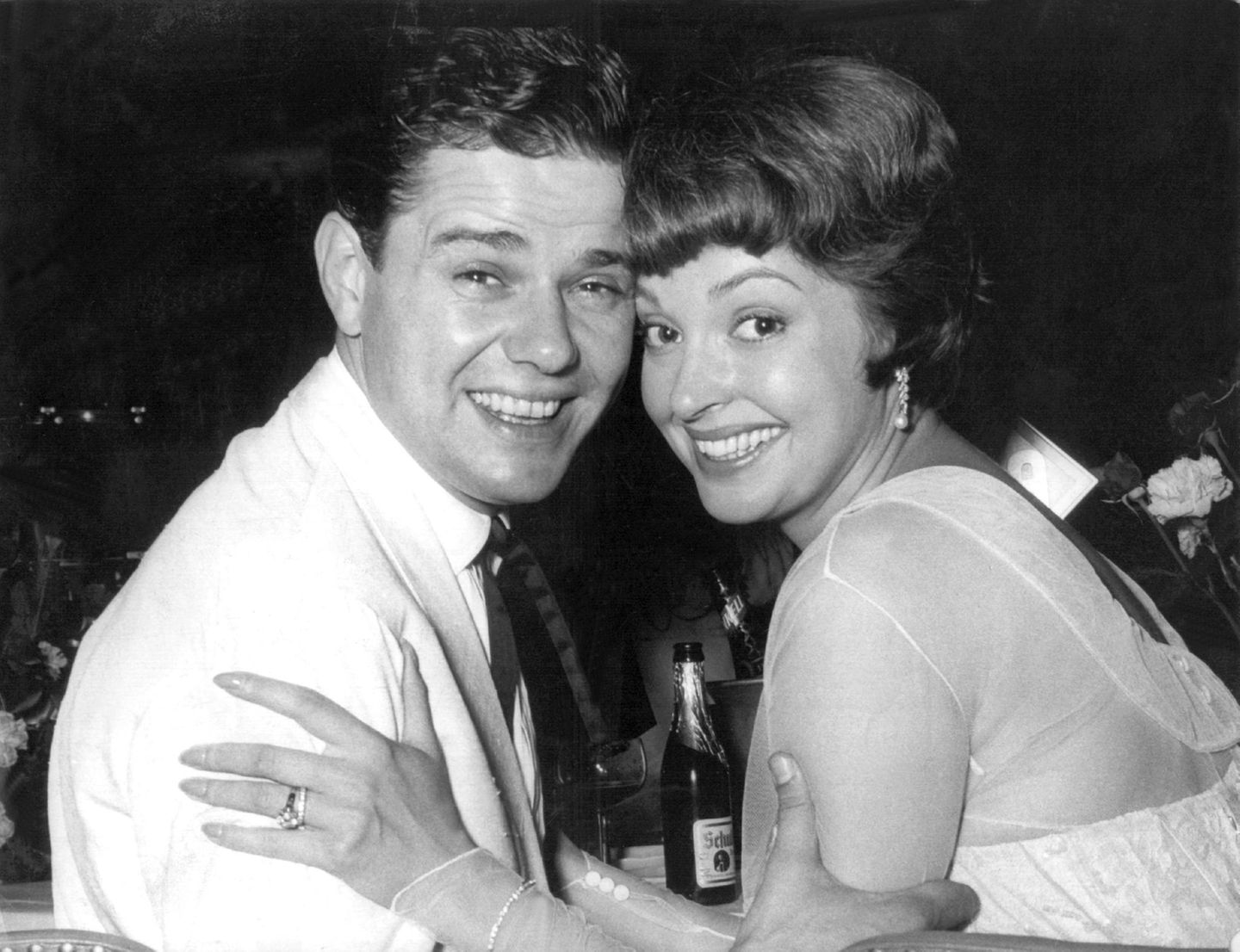 Sie waren das Traumpaar des deutschen Films, in etwa vergleichbar mit Brangelina in den Nullerjahren: Nadja Tiller heiratete 1956 ihren Schauspiel-Kollegen Walter Giller. Das Paar blieb bis zu Gillers Tod 2011 zusammen. 