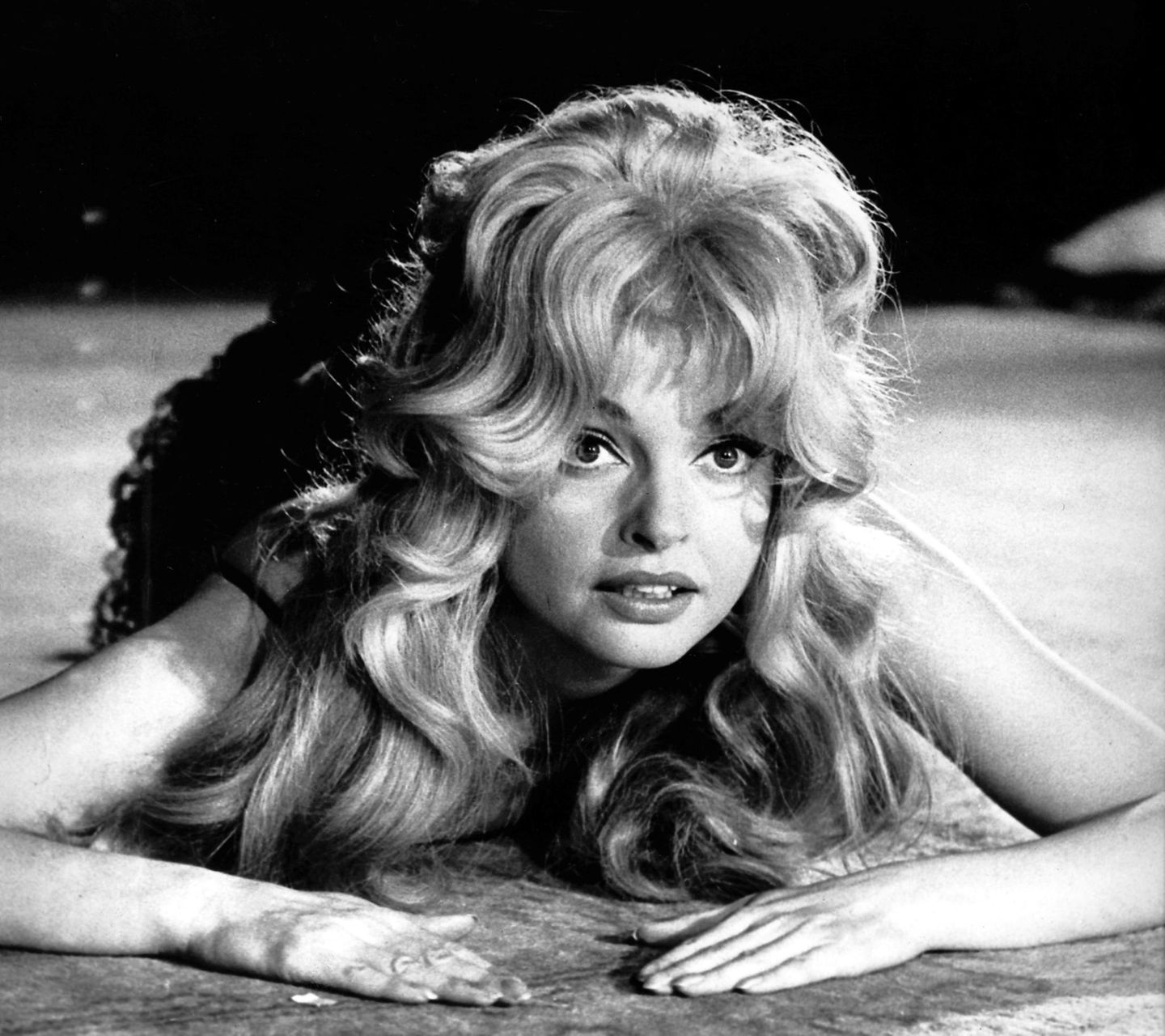 In den 50er und 60er Jahren galt Nadja Tiller als Sexsymbol. Kein Wunder, dass sie in der gleichnamigen Literaturverfilmung 1962 die Rolle der Männer verschlingenden "Lulu" spielte. Die Kritiker waren von ihrer Perfomance jedoch nicht überwältig: "Anstelle der alle Sittengesetze umstürzenden Dämonie des Geschlechts praktiziert Nadja Tiller […] professionellen Sex-Appeal mittels Netzstrümpfen und Schleierhemdchen", schrieb der "Spiegel" seinerzeit. 