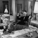 Dieser Film bescherte ihr den Durchbruch zu internationalem Ruhm: 1958 spielte Nadja Tiller in dem Film "Das Mädchen Rosemarie" die Hauptrolle der Rosemarie Nitribitt. Es ist die wahre Geschichte einer Edelprostituierten, die in der jungen Bundesrepublik Aufsehen erregt hat und später ermordet worden ist. Der Film sorgte in Deutschland und im Ausland für viel Wirbel - und Tiller war fortan ein Star. 