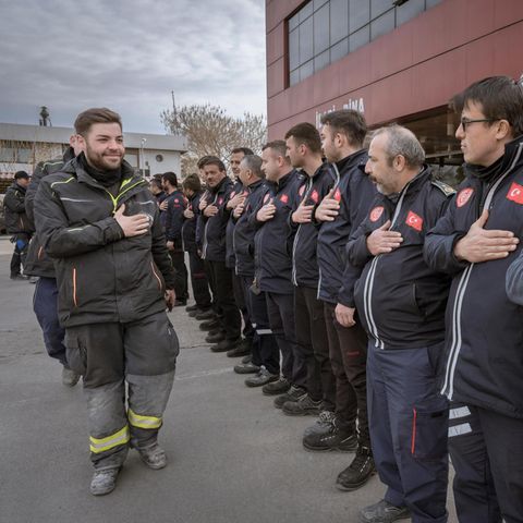 Deutsche Helfer verabschieden sich von der Feuerwehr