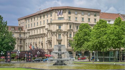 Die Fassade des Nassauer Hofs in Wiesbaden