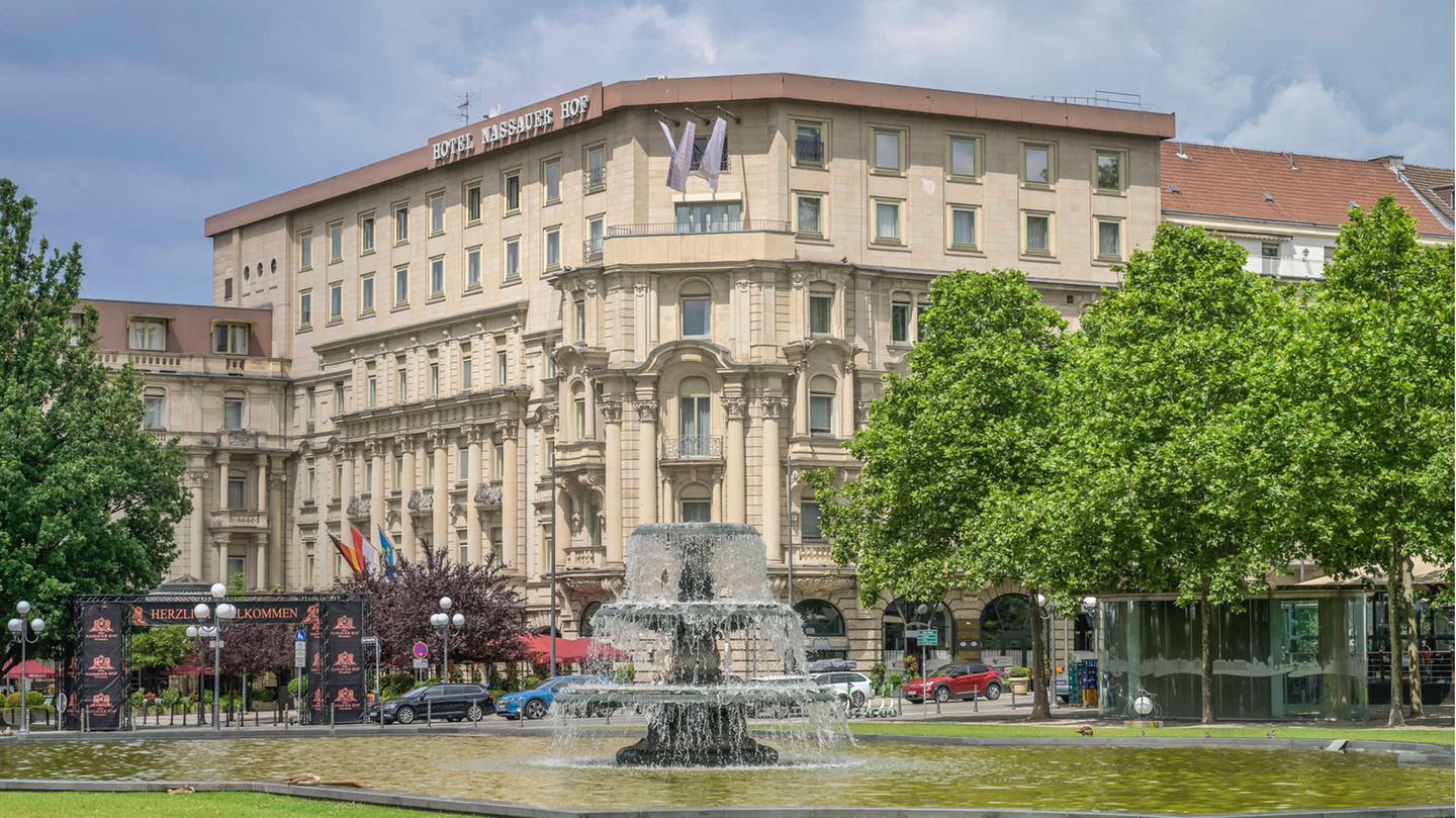 Die Fassade des Nassauer Hofs in Wiesbaden