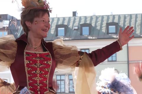 Video: Fasching in München: Marktweiber tanzen