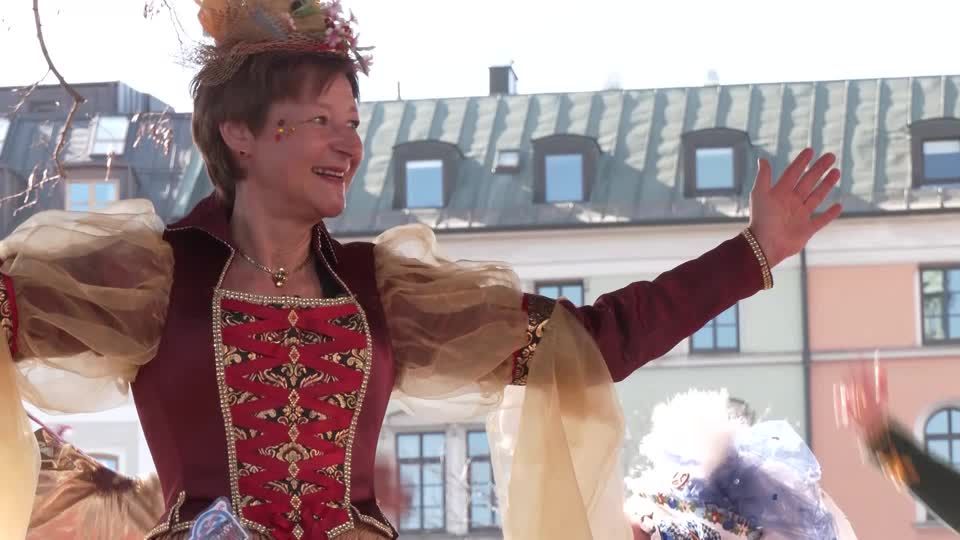 Video: Fasching in München: Marktweiber tanzen Video: Fasching in München: Marktweiber tanzen