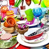 Konsum: Gebraucht statt neu  Mit Kleinanzeige-Plattformen wie E-Bay-Kleinanzeigen lässt sich enorm viel Geld sparen. Von Haushaltsgeräten, Kleidung bis hin zu Möbeln oder Fahrrädern gibt es nahezu alles. Manches wird für kleines Geld angeboten oder sogar verschenkt. Tipp: Schreiben Sie dem Verkäufer in ganzen Sätzen und in verbindlichem Ton, fragen Sie nicht nach Anlieferung und verhandeln dann noch. Damit heben Sie sich schon wohltuend von der breiten Masse ab und erhalten den Zuschlag. 