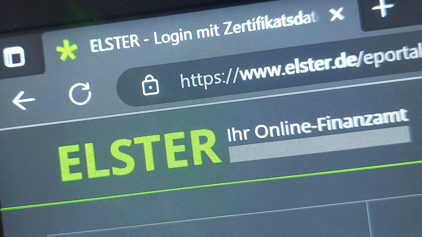 Vermögensaufbau und Ausbildung: Sei eine Elster, liebe Dein Finanzamt Auch als Auszubildender oder Student: Steuererklärung abgeben. Ist heute simpel per Elster möglich. Wer Hilfe braucht, kann in einen Lohnsteuerverein eintreten oder sich die erste Erklärung von Berater machen lassen. Vorteil von Elster: Sind die Daten einmal eingeben, ändert sich nicht mehr so viel. Nach zwei, drei Jahren ist die Steuererklärung dann eine Sache von einer Stunde. Leicht zurückgeholtes Geld. Sei eine Elster, liebe Dein Finanzamt Auch als Auszubildender oder Student: Steuererklärung abgeben. Ist heute simpel per Elster möglich. Wer Hilfe braucht, kann in einen Lohnsteuerverein eintreten oder sich die erste Erklärung von Berater machen lassen. Vorteil von Elster: Sind die Daten einmal eingeben, ändert sich nicht mehr so viel. Nach zwei, drei Jahren ist die Steuererklärung dann eine Sache von einer Stunde. Leicht zurückgeholtes Geld.