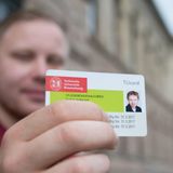 Auf den eigenen Vorteil bedacht sein  Für Schüler, Studenten und Auszubildende gibt es zahlreiche Vergünstigungen. Kostenloses Girokonto, GEZ-Befreiung, günstige Krankenversicherung, Studententickets, günstige Mobilfunkverträge uns einiges mehr. Wer hier clever ist, kann deutlich sparen.