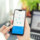 Sei wechselwillig und liebe Kalender  Ganz gleich ob Girokonto, Strom- Gas-Anbieter, Versicherungen oder Handyvertrag. Wechsel lohnt in der Regel immer und ist heute in vielen Fällen auch völlig problemlos. Wichtig ist: Tragen Sie sich bei all ihren Verträgen die Kündigungsfristen in den Kalender ein. Erinnerung zwei Wochen vor dem Ablauf der Frist. Denn sich automatisch verlängernde Verträge sind tückisch. Einmal den Termin verpasst und schon hängt man beispielsweise in einem teurem Handyvertrag, ob wohl es günstigere gibt. Oft sogar mit Prämien obendrauf.