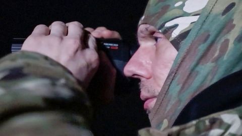 Kämpfer in Kiew: Am Tag frisiert Oleksandr Haare – in der Nacht schießt er russische Drohnen ab