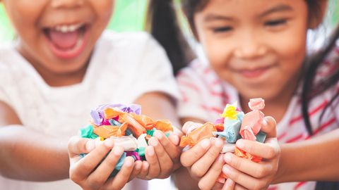 Statt Süßigkeiten lieber Obst anbieten.