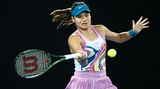 Emma Raducanu verzauberte die Tenniswelt, als sie 2021 völlig überraschend die US Open gewann. Die damals 18-Jährige hatte es als Nummer 150 in der Weltrangliste lediglich über die Qualifikation in das Grand-Slam-Turnier geschafft. Es folgte eine Flut lukrativer Werbeverträge, unter anderem mit British Airways, Dior, Porsche und Vodafone. Deren Wert belief sich laut "Forbes" 2022 auf 18 Mio. Dollar. Die Britin habe zudem 700.000 Dollar an Preisgeldern erspielt.