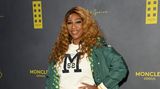 Die Top 2 der bestbezahlten Sportlerinnen der Welt setzen sich vom Rest des Feldes ab. Serena Williams (41) kam laut "Forbes" zuletzt auf ein Jahreseinkommen von 41,3 Mio. Dollar, also doppelt so viel wie Eileen Gu auf Platz drei. Die Tennislegende, die 23 Grand-Slam-Turniere im Einzel gewann, verdiente wie ihre Schwester 2022 nahezu all ihr Geld mit Vorträgen oder Werbeverträgen. Hinzu kamen laut "Forbes" unter anderem Erträge aus ihrer Investmentfirma. Williams, die mit Reddit-Gründer Alexis Ohanian verheiratet ist, hat mittlerweile das Ende ihrer aktiven Laufbahn verkündet.